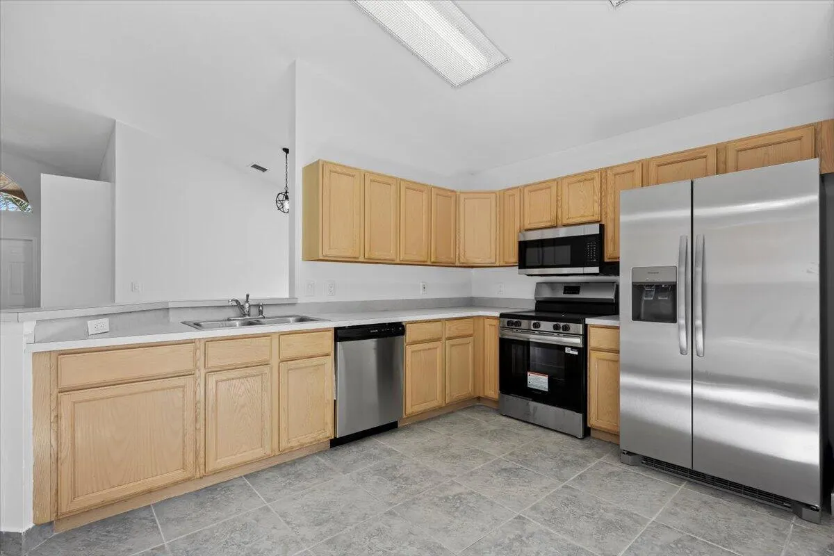 4295 Grosvenor Court