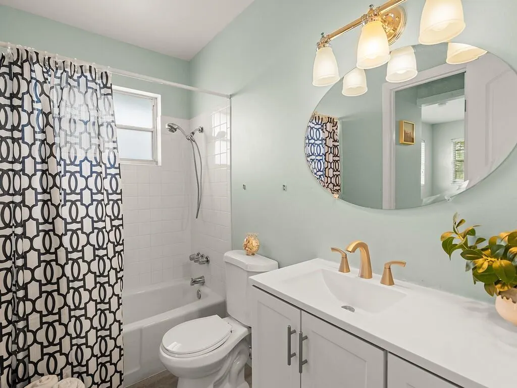 2800 Indian River Boulevard, #J6