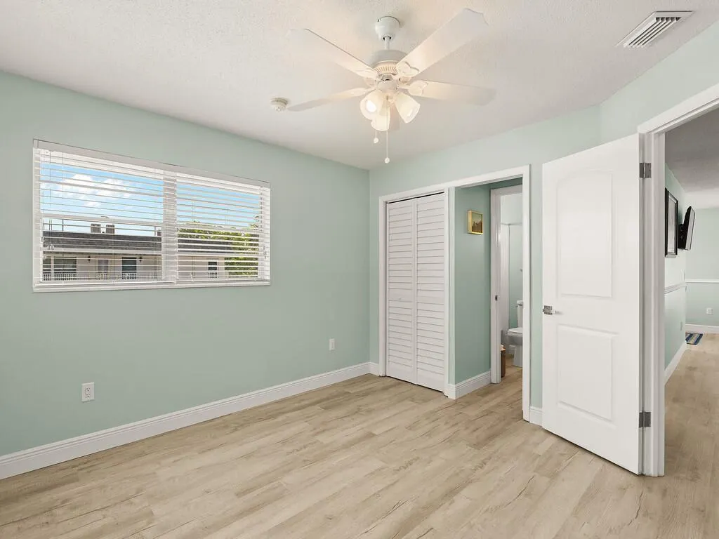 2800 Indian River Boulevard, #J6