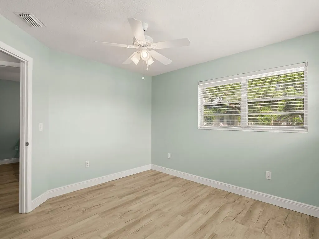2800 Indian River Boulevard, #J6