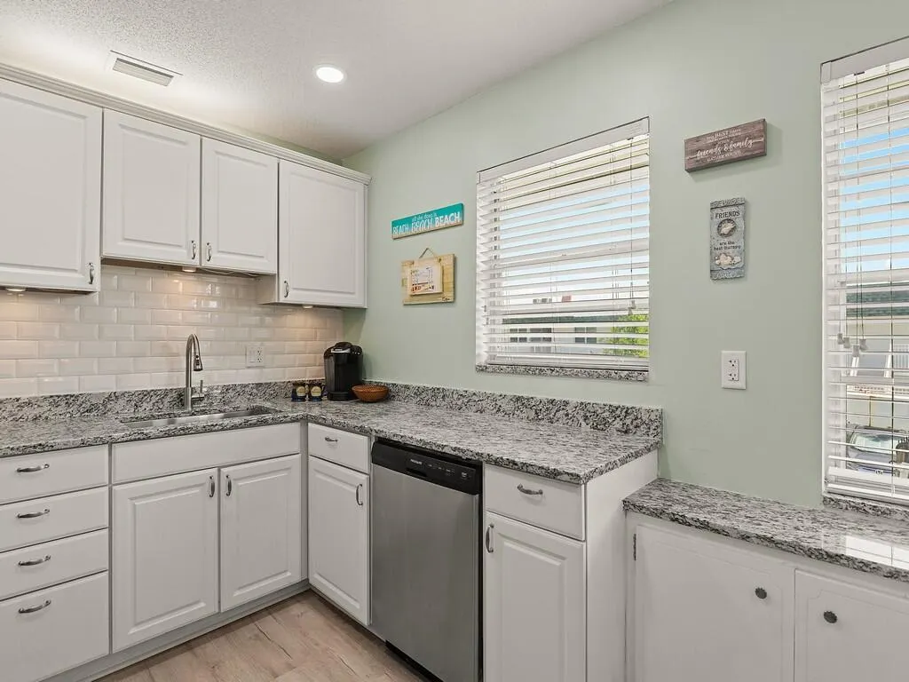 2800 Indian River Boulevard, #J6