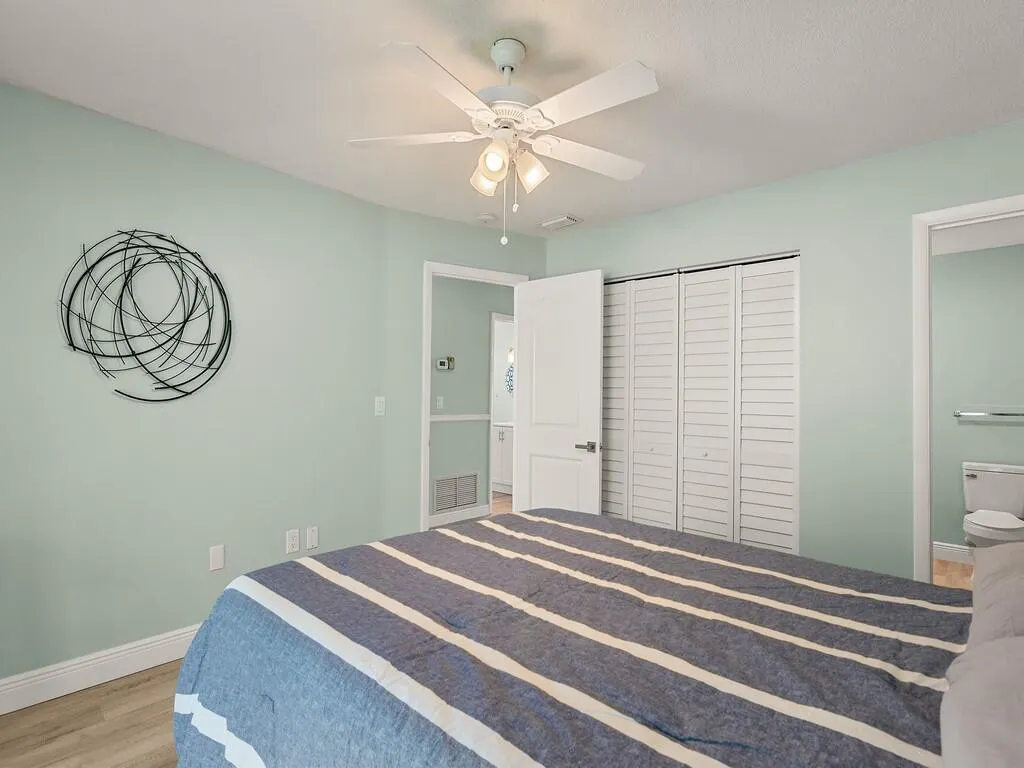 2800 Indian River Boulevard, #J6
