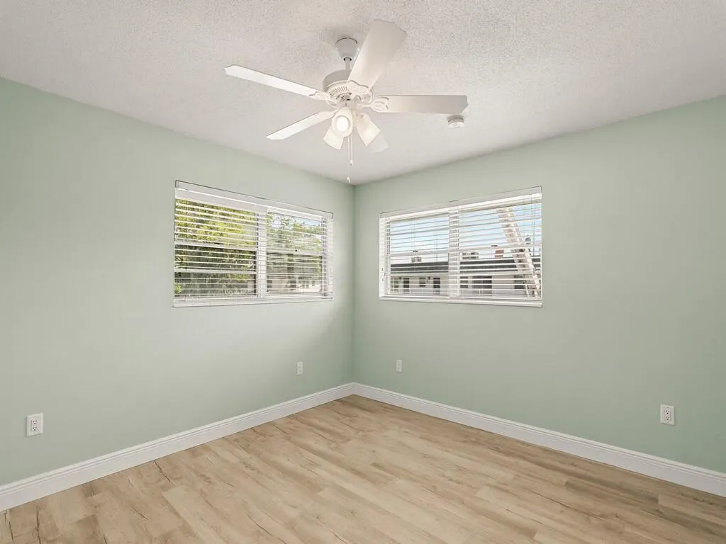 2800 Indian River Boulevard, #J6