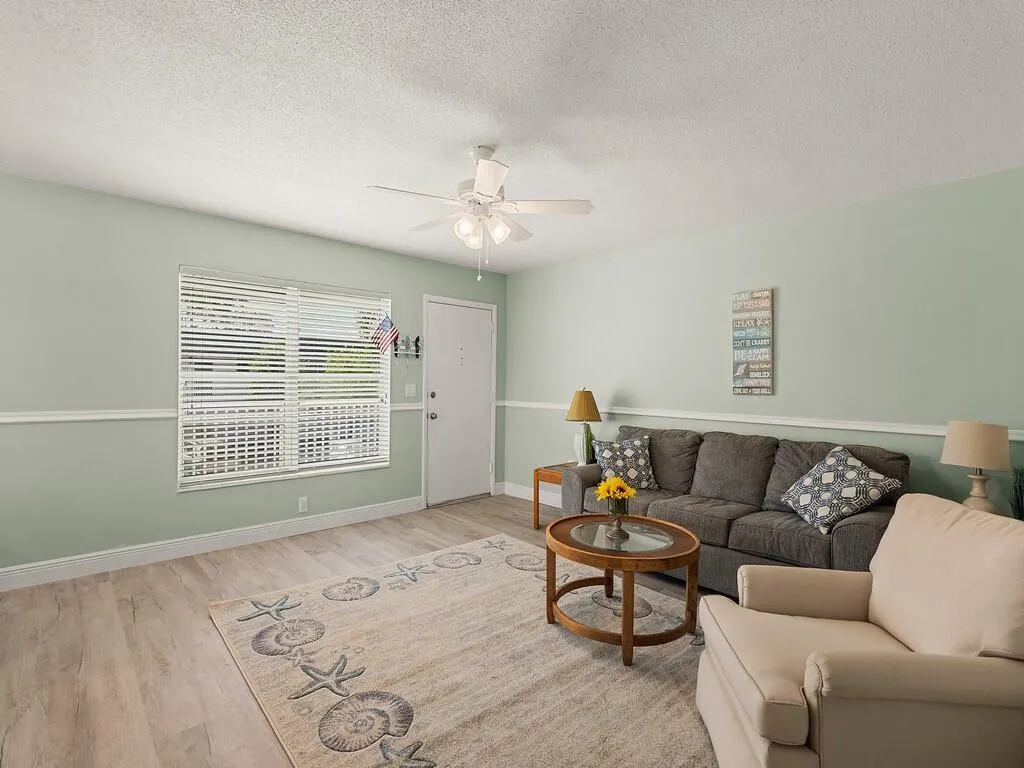 2800 Indian River Boulevard, #J6