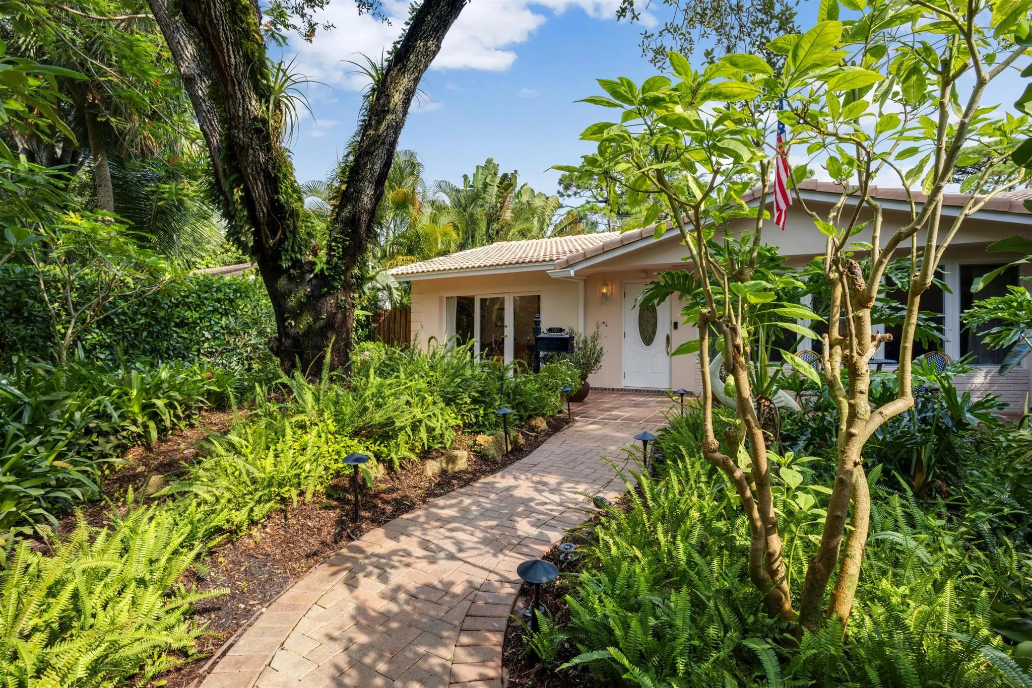 737 Aurelia Street