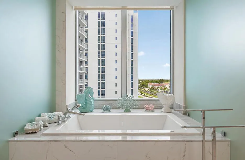 1 Water Club Way, #1004