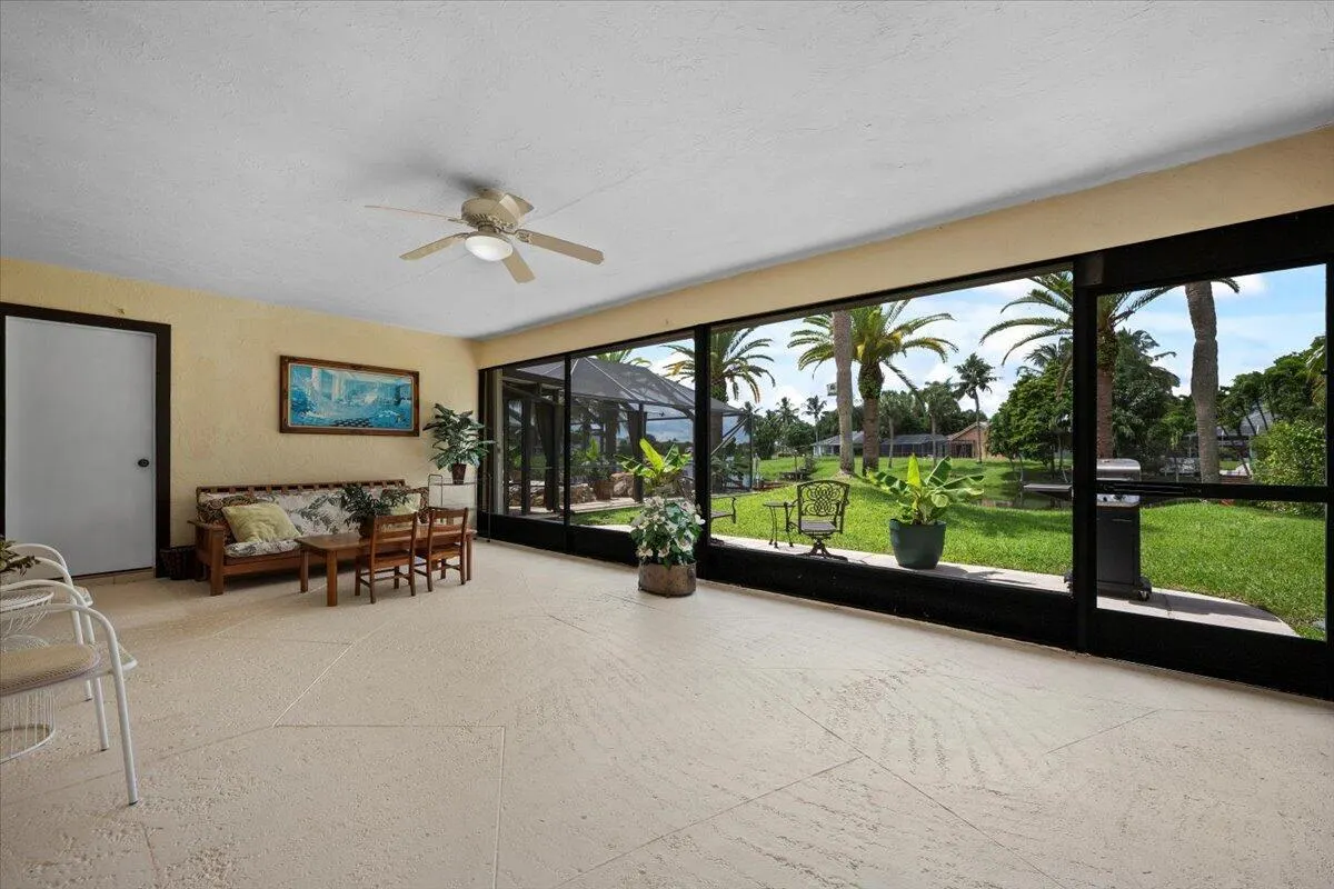 1419 Riverside Circle