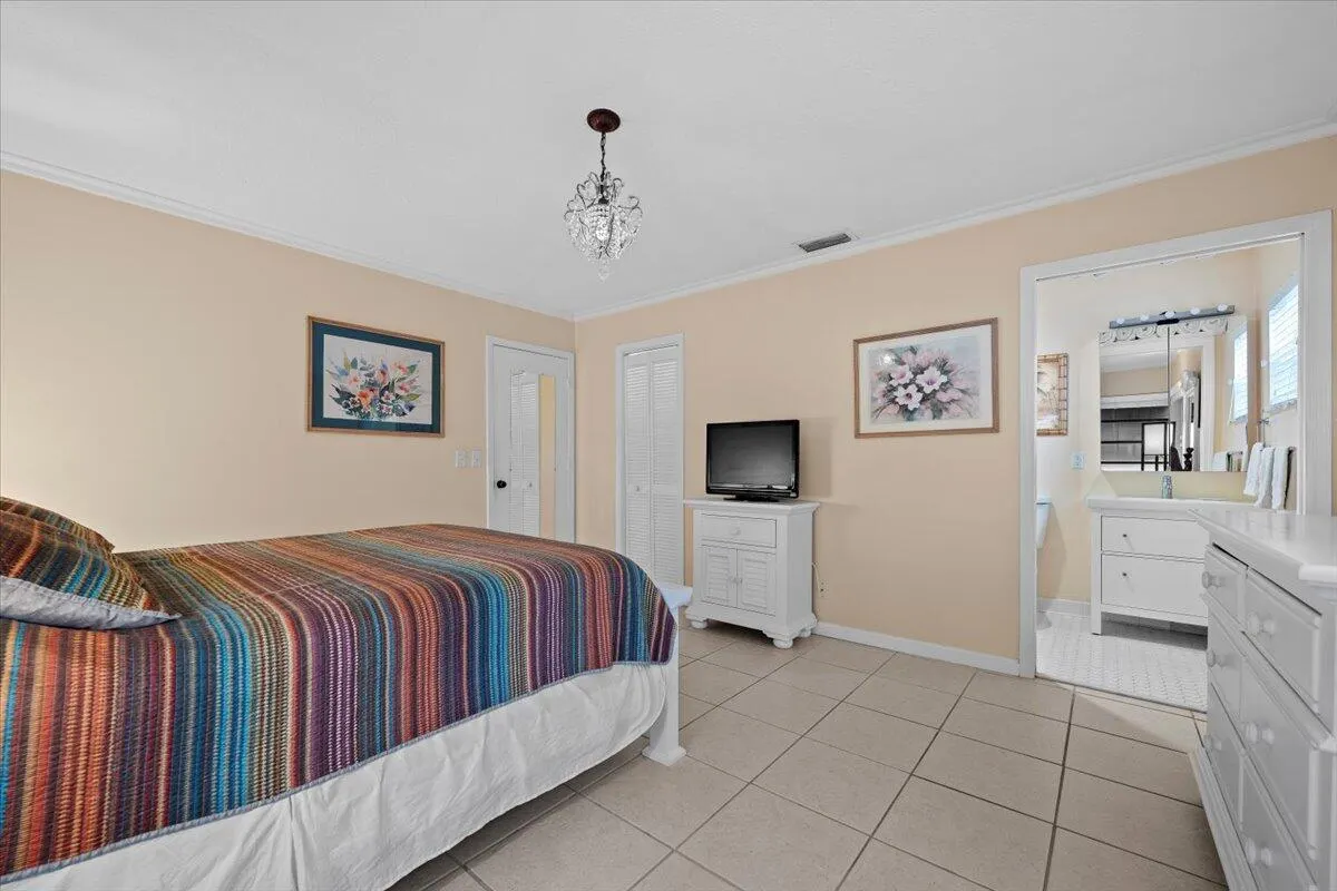 1419 Riverside Circle