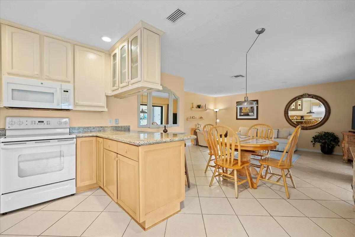 1419 Riverside Circle