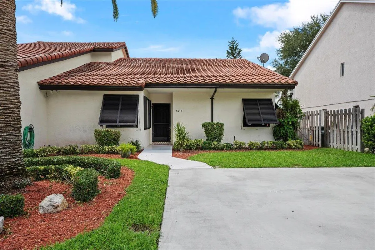 1419 Riverside Circle