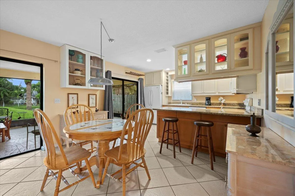 1419 Riverside Circle