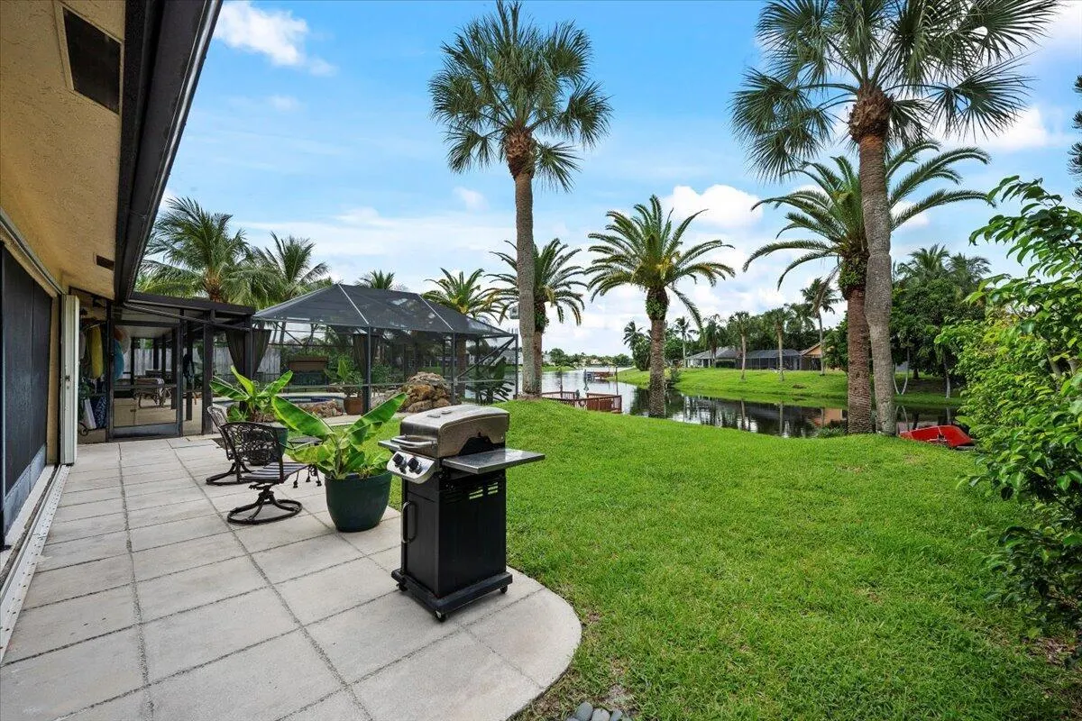 1419 Riverside Circle