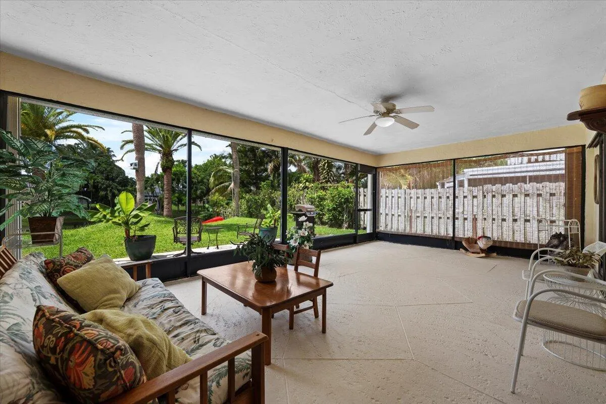 1419 Riverside Circle