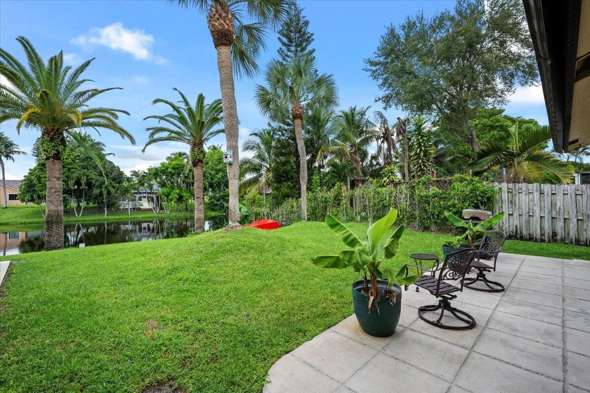 1419 Riverside Circle