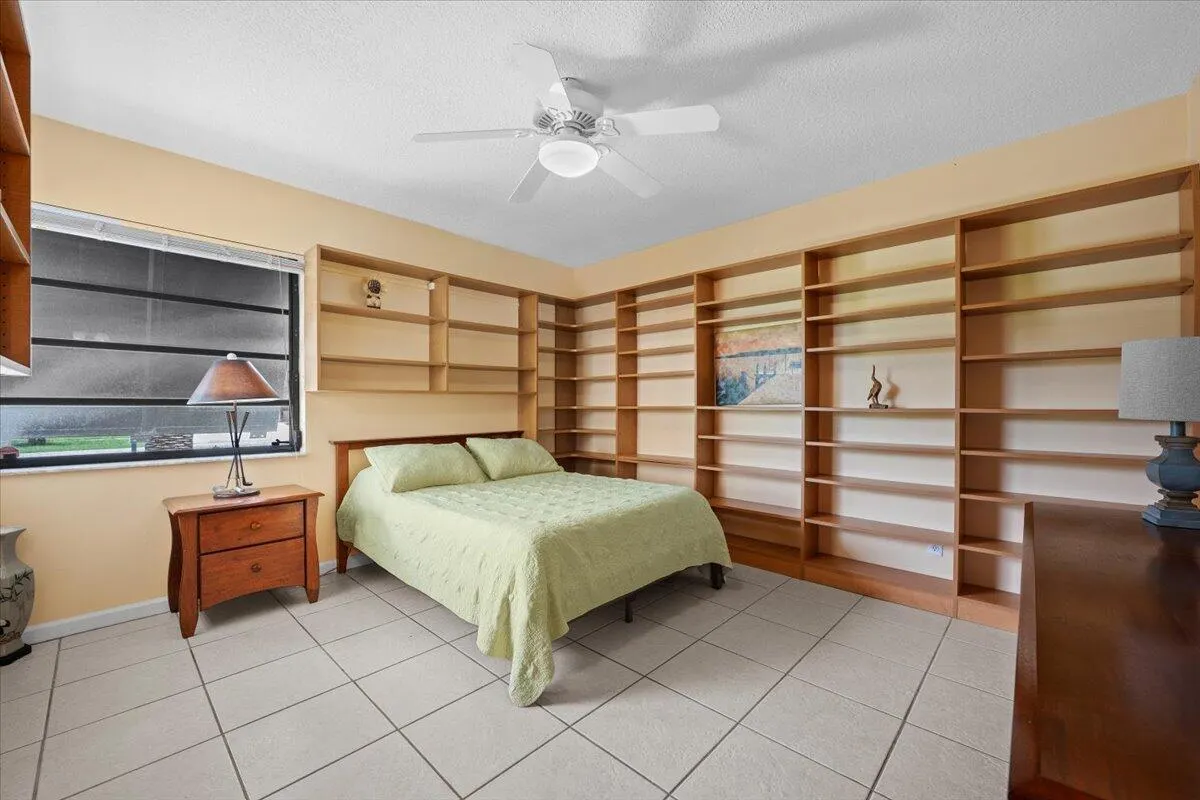 1419 Riverside Circle