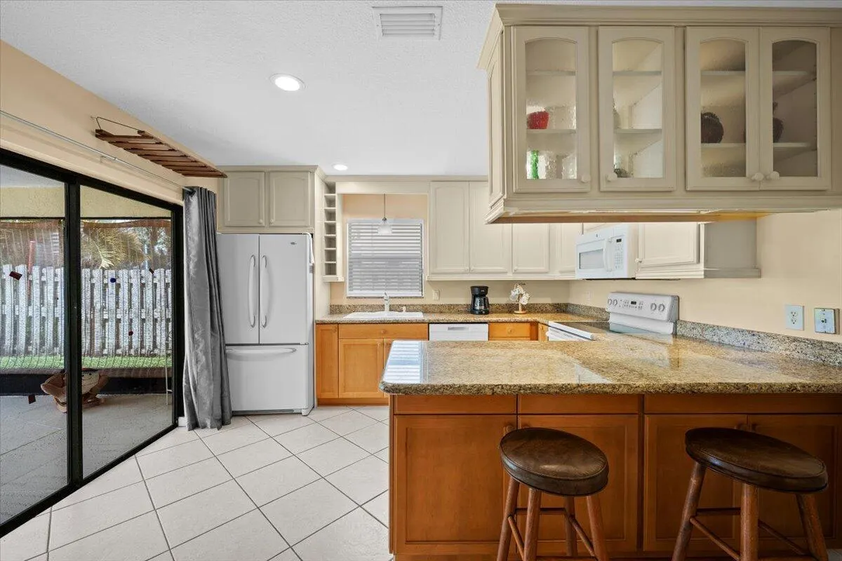 1419 Riverside Circle