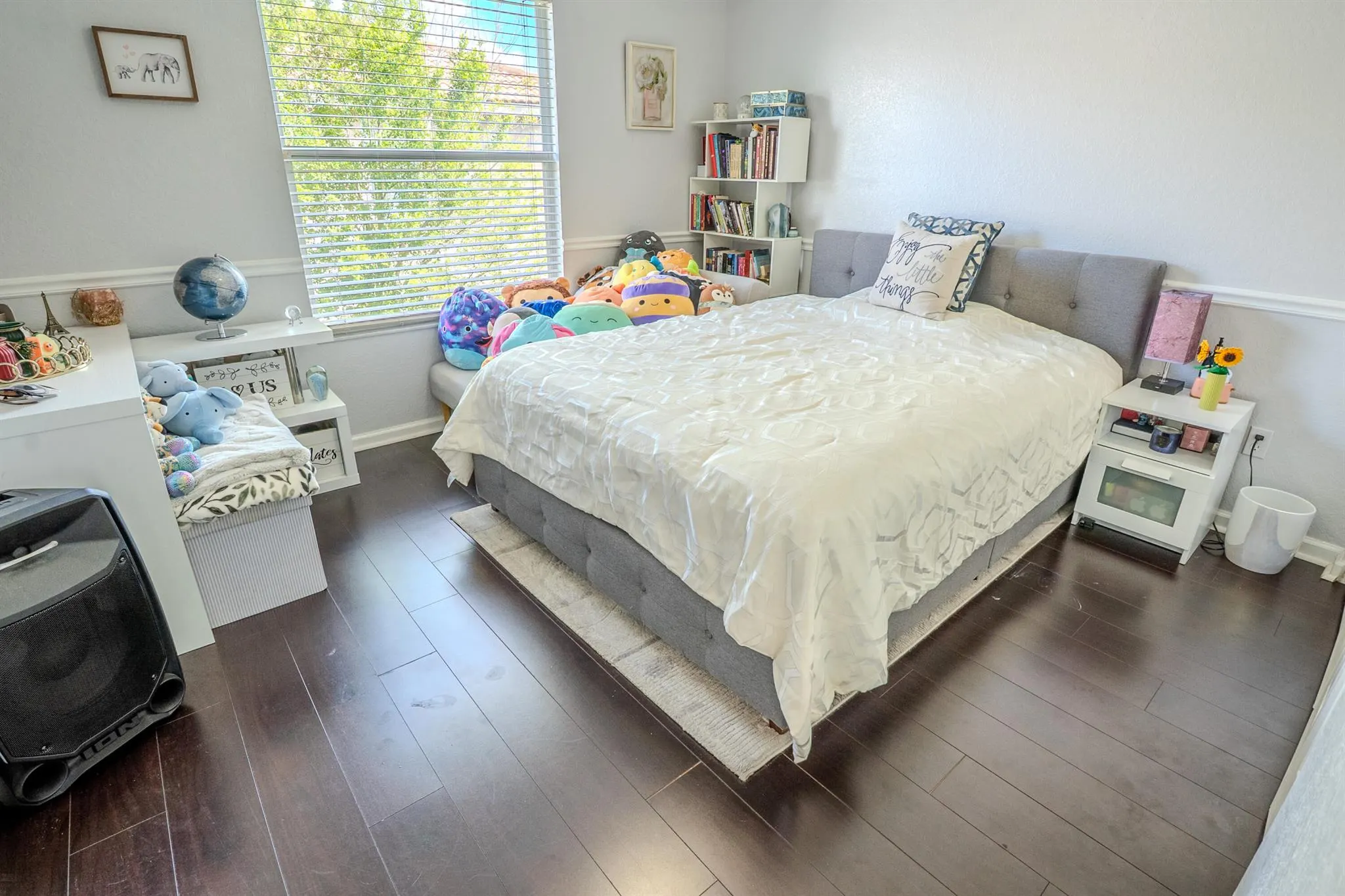 5463 Queenship Court