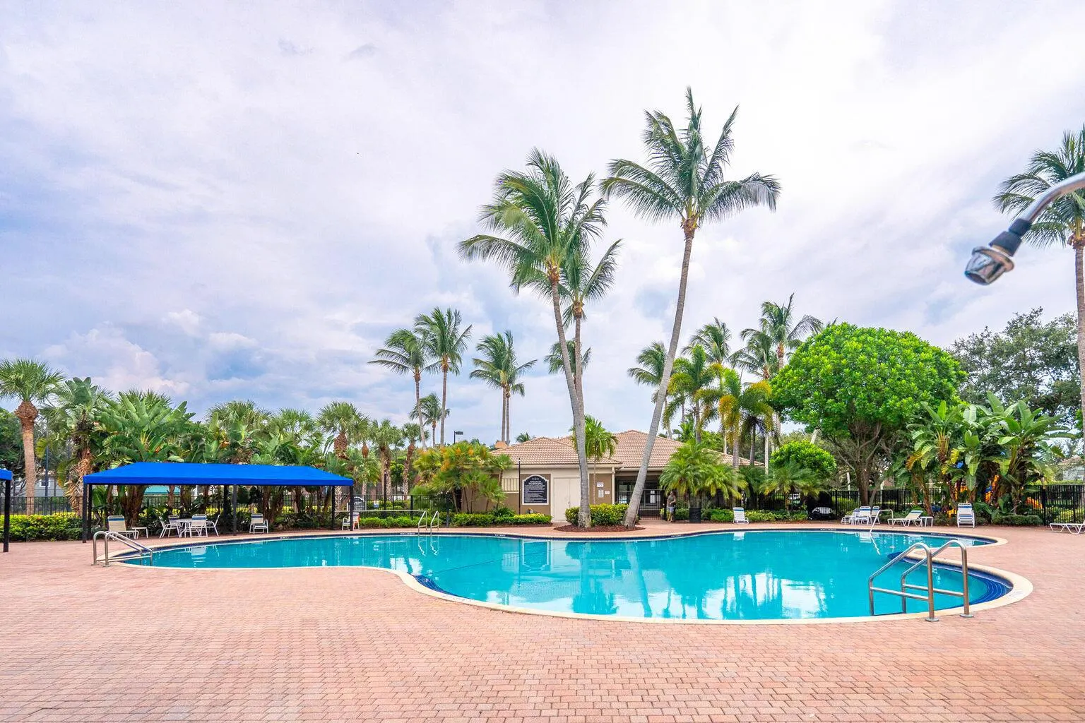 5463 Queenship Court