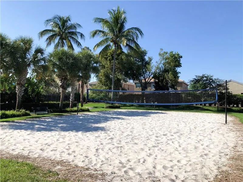 5463 Queenship Court