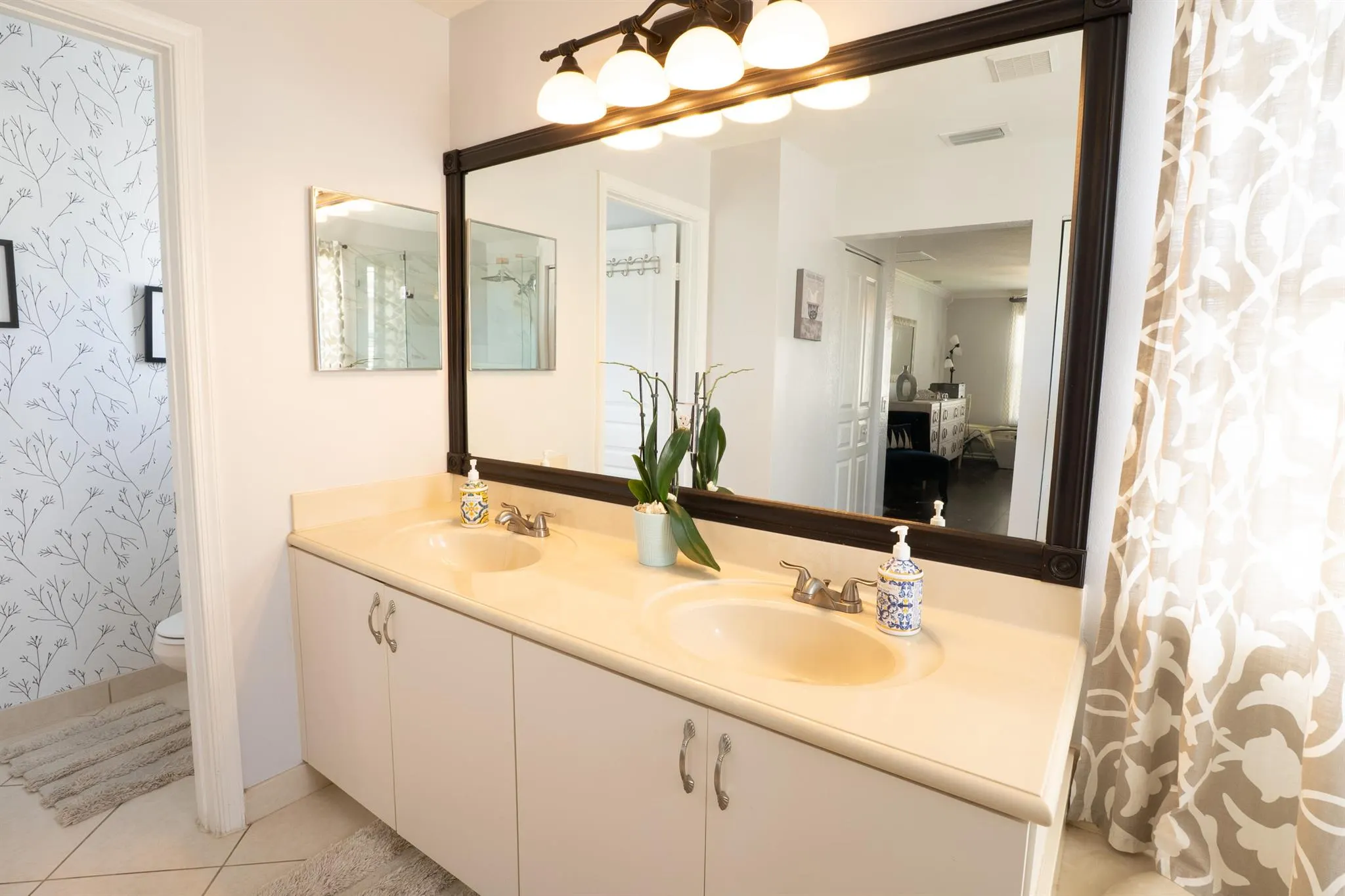 5463 Queenship Court