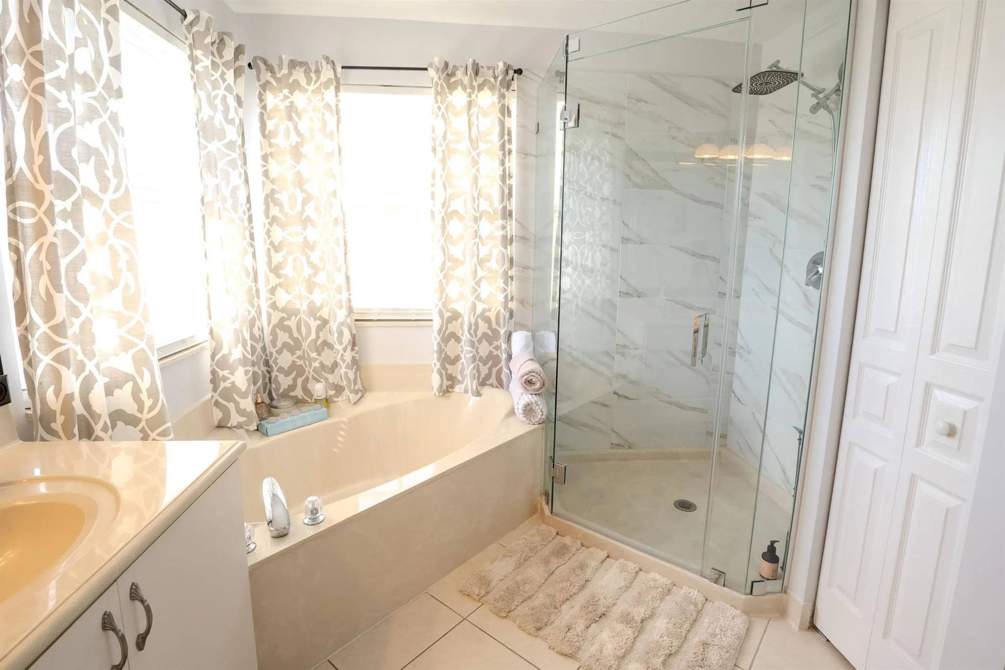 5463 Queenship Court