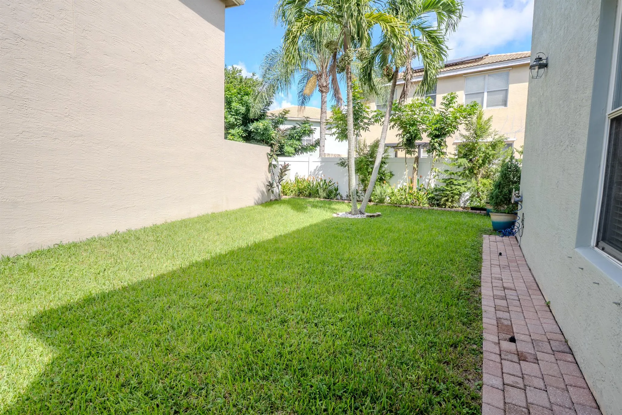 5463 Queenship Court