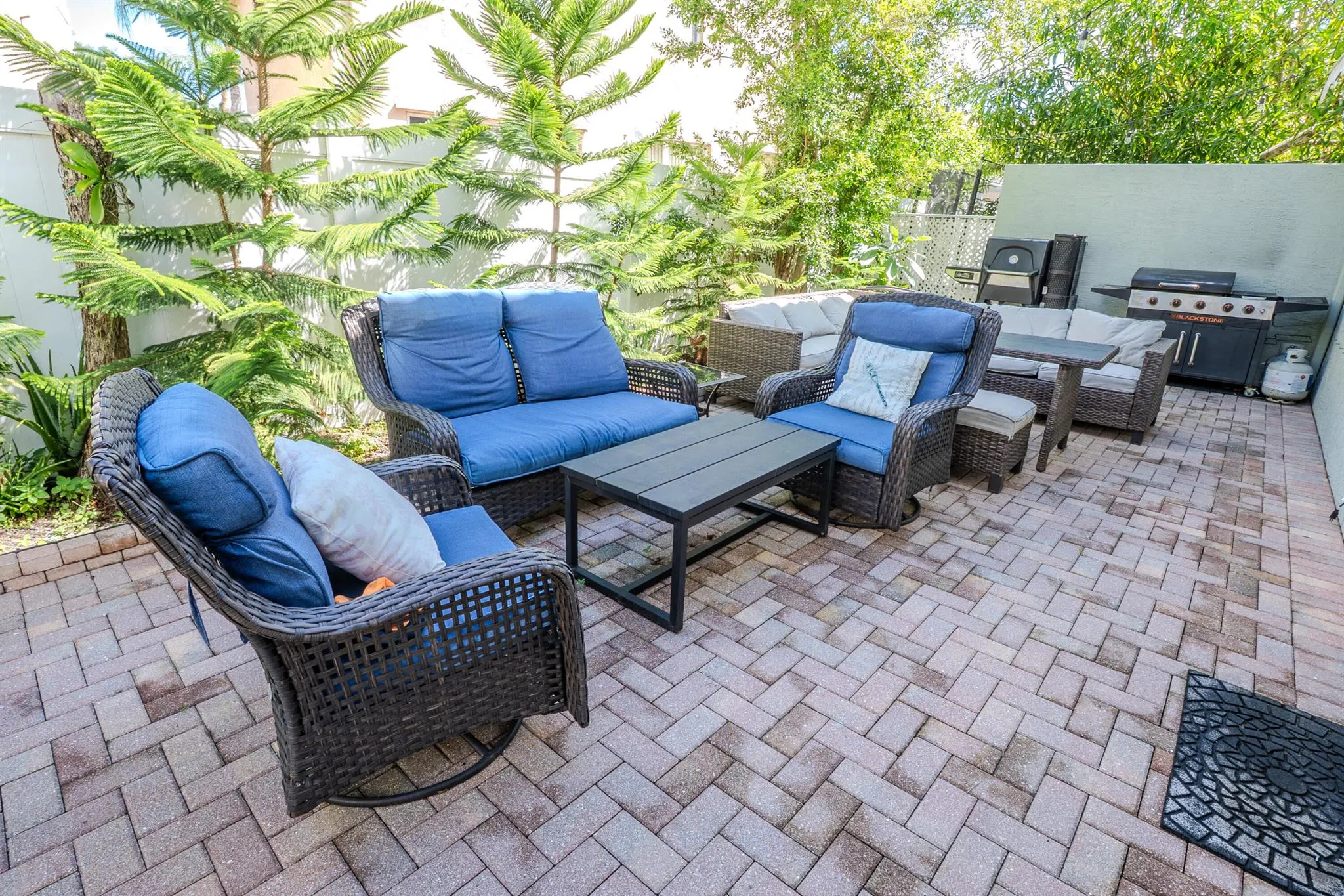 5463 Queenship Court