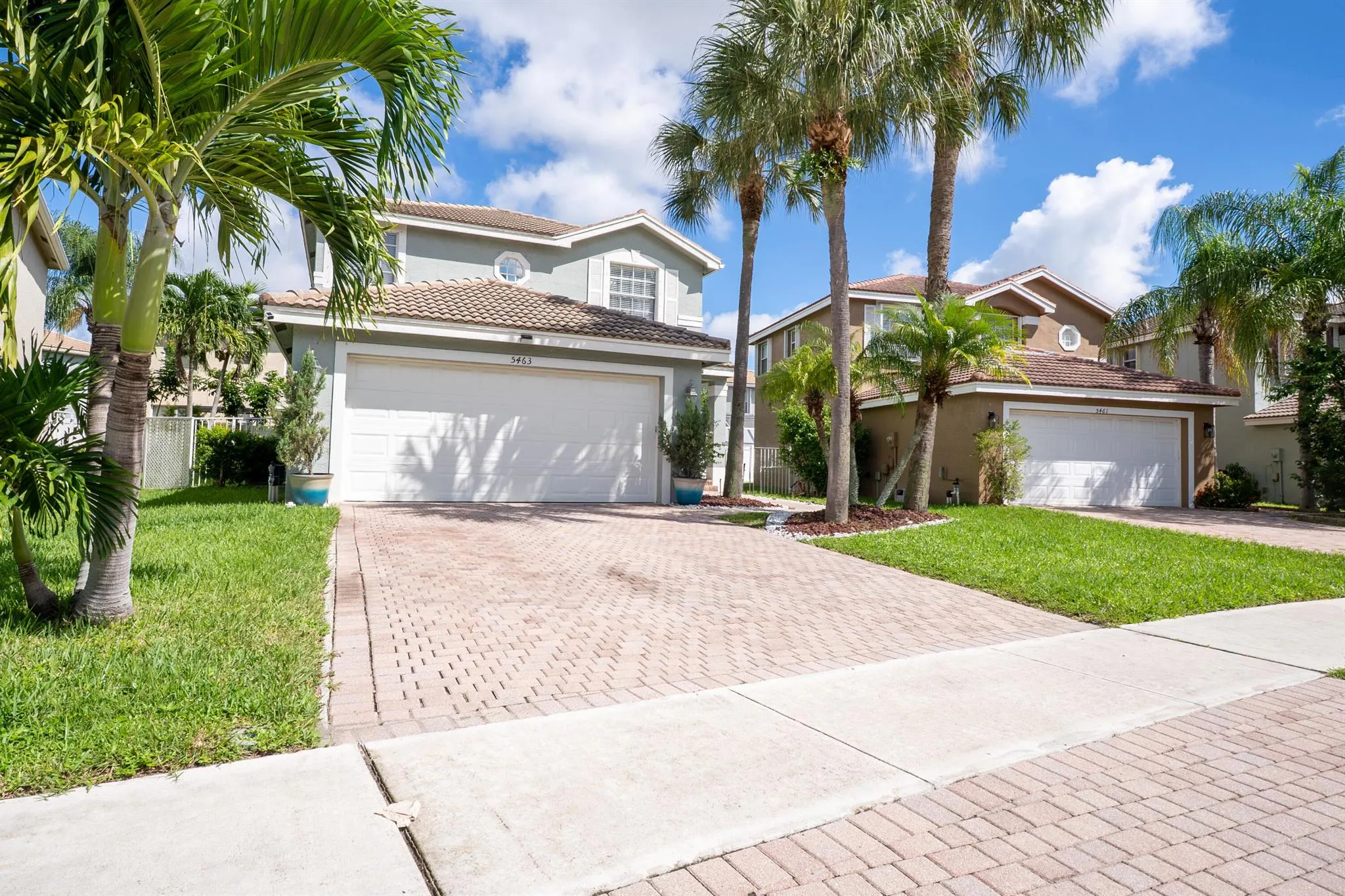 5463 Queenship Court