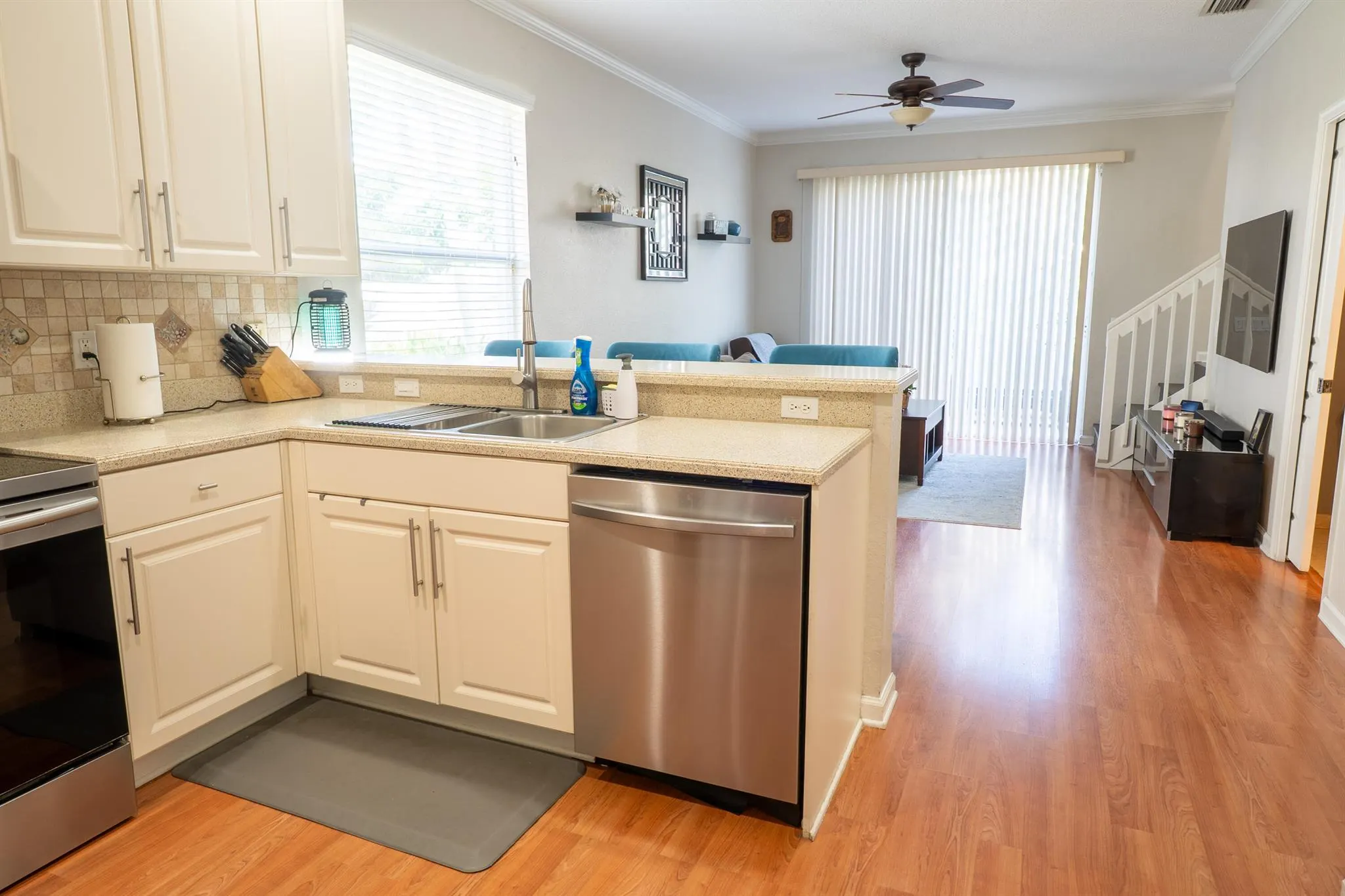 5463 Queenship Court