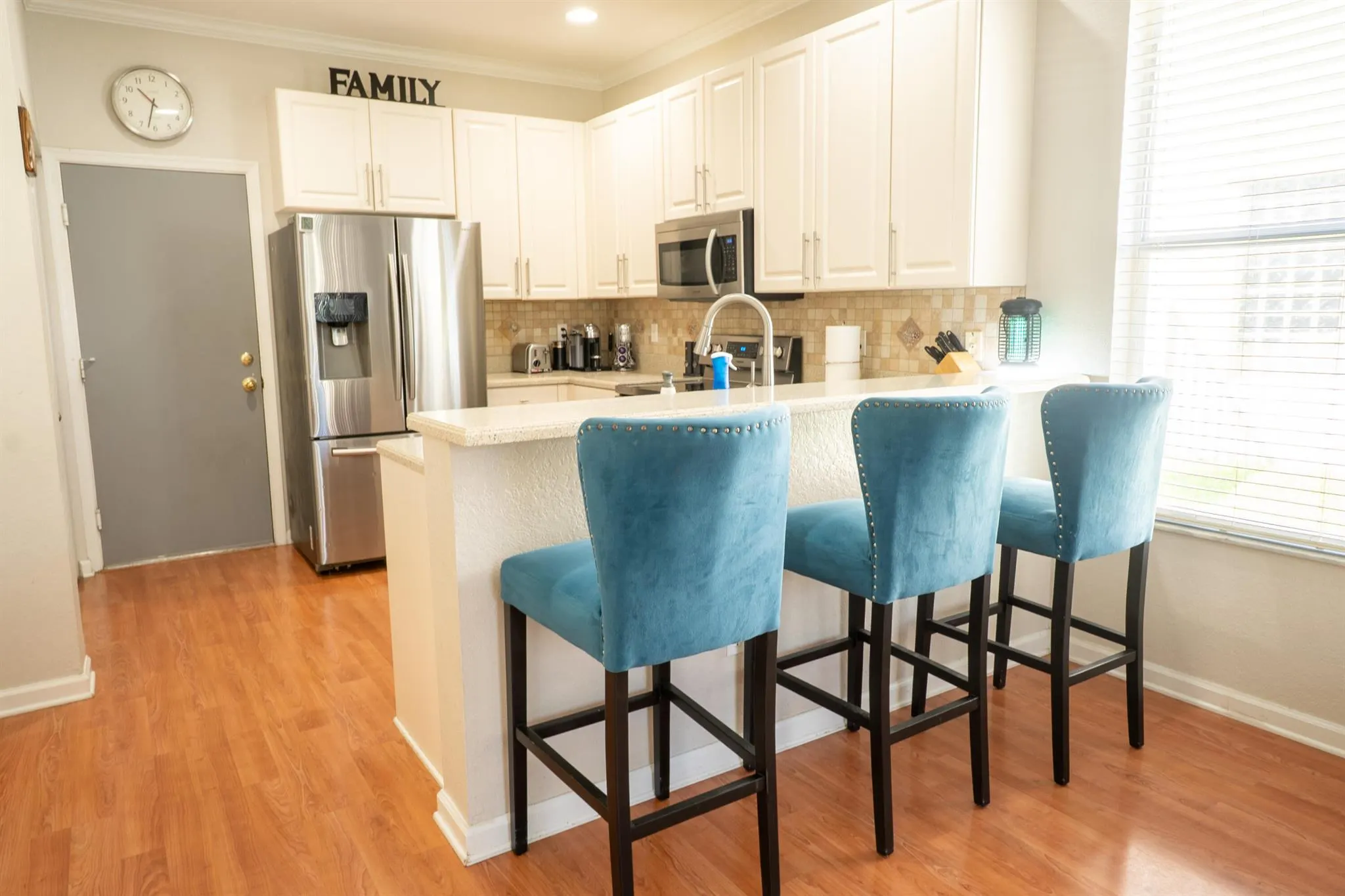 5463 Queenship Court