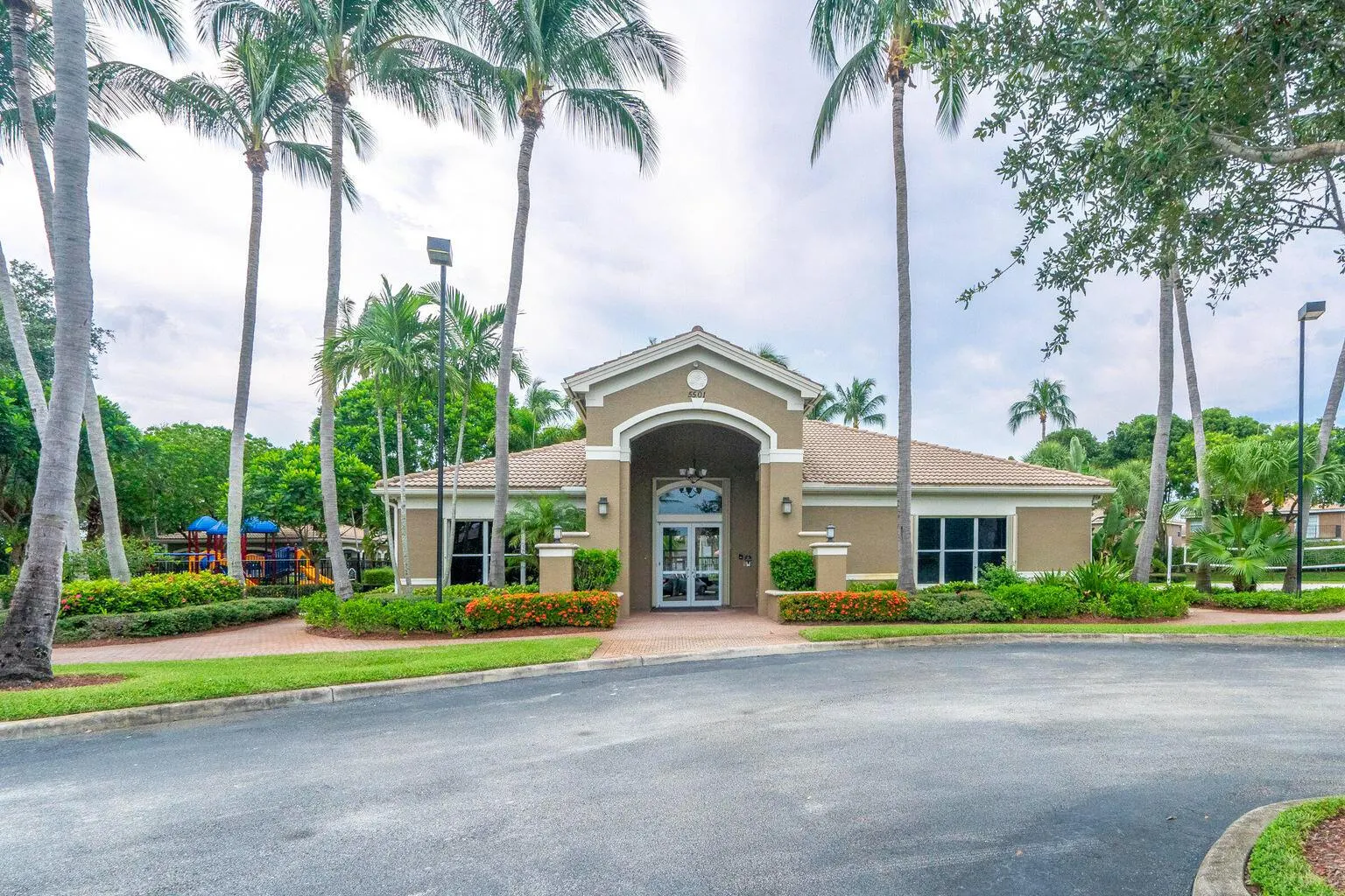 5463 Queenship Court