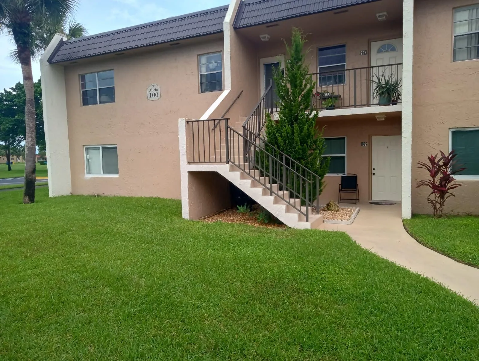100 Lake Meryl Drive, #102