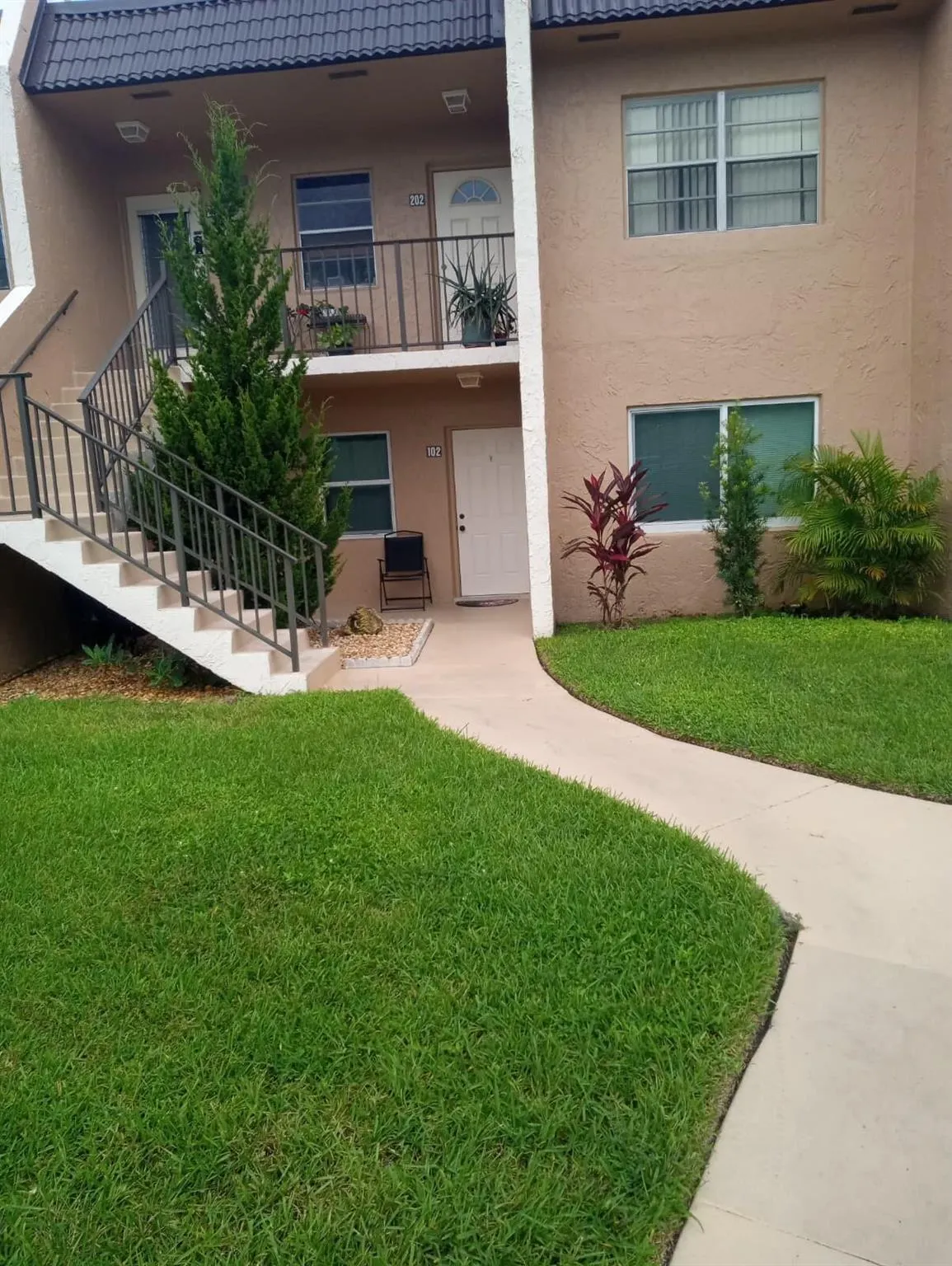 100 Lake Meryl Drive, #102
