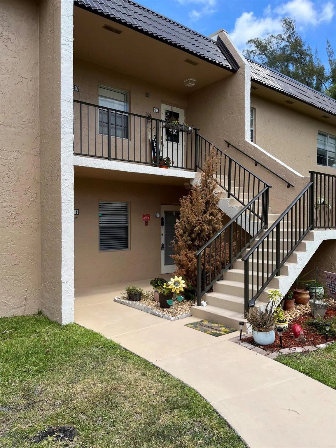 100 Lake Meryl Drive, #102