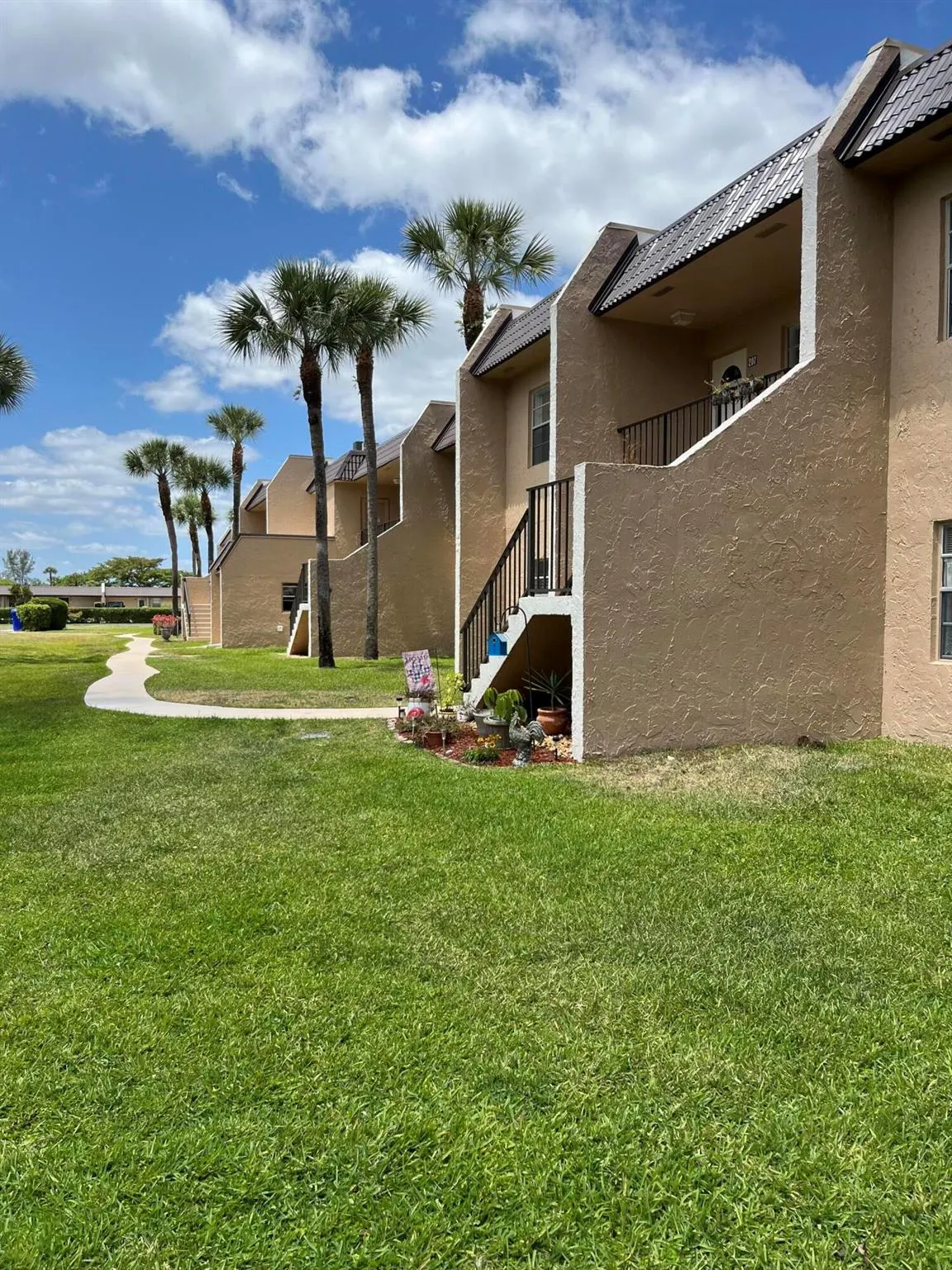 100 Lake Meryl Drive, #102