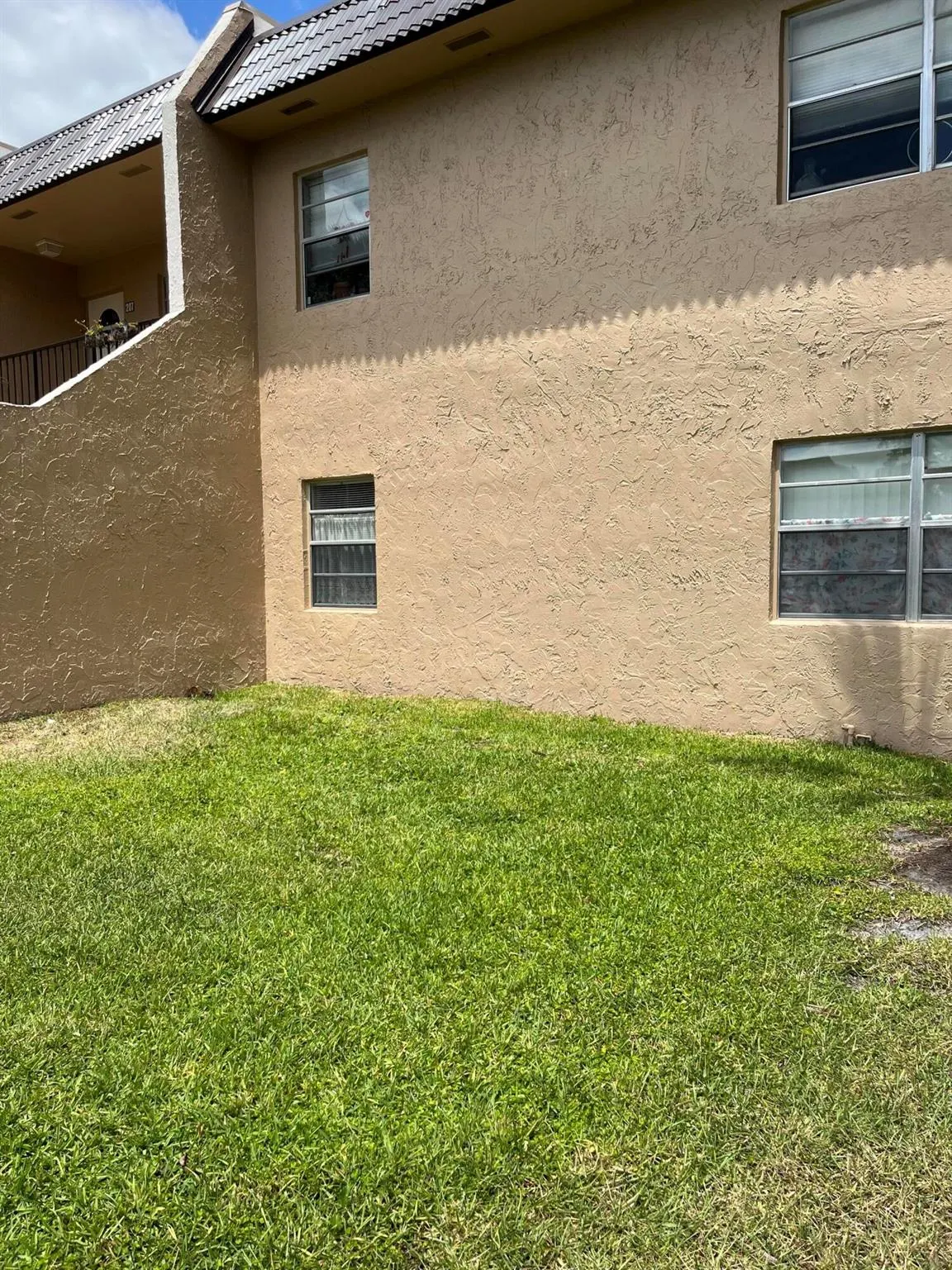 100 Lake Meryl Drive, #102