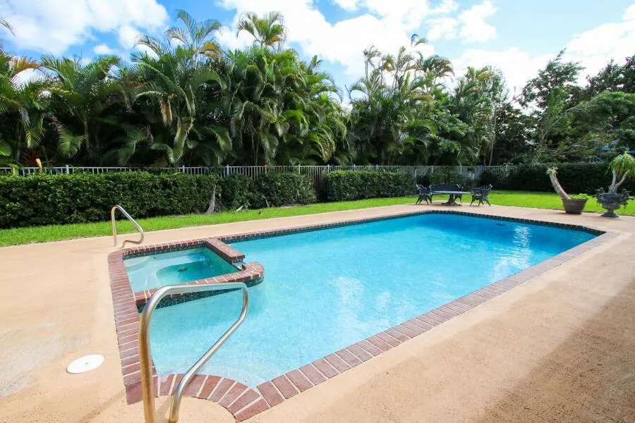 2099 Greenview Cove Drive