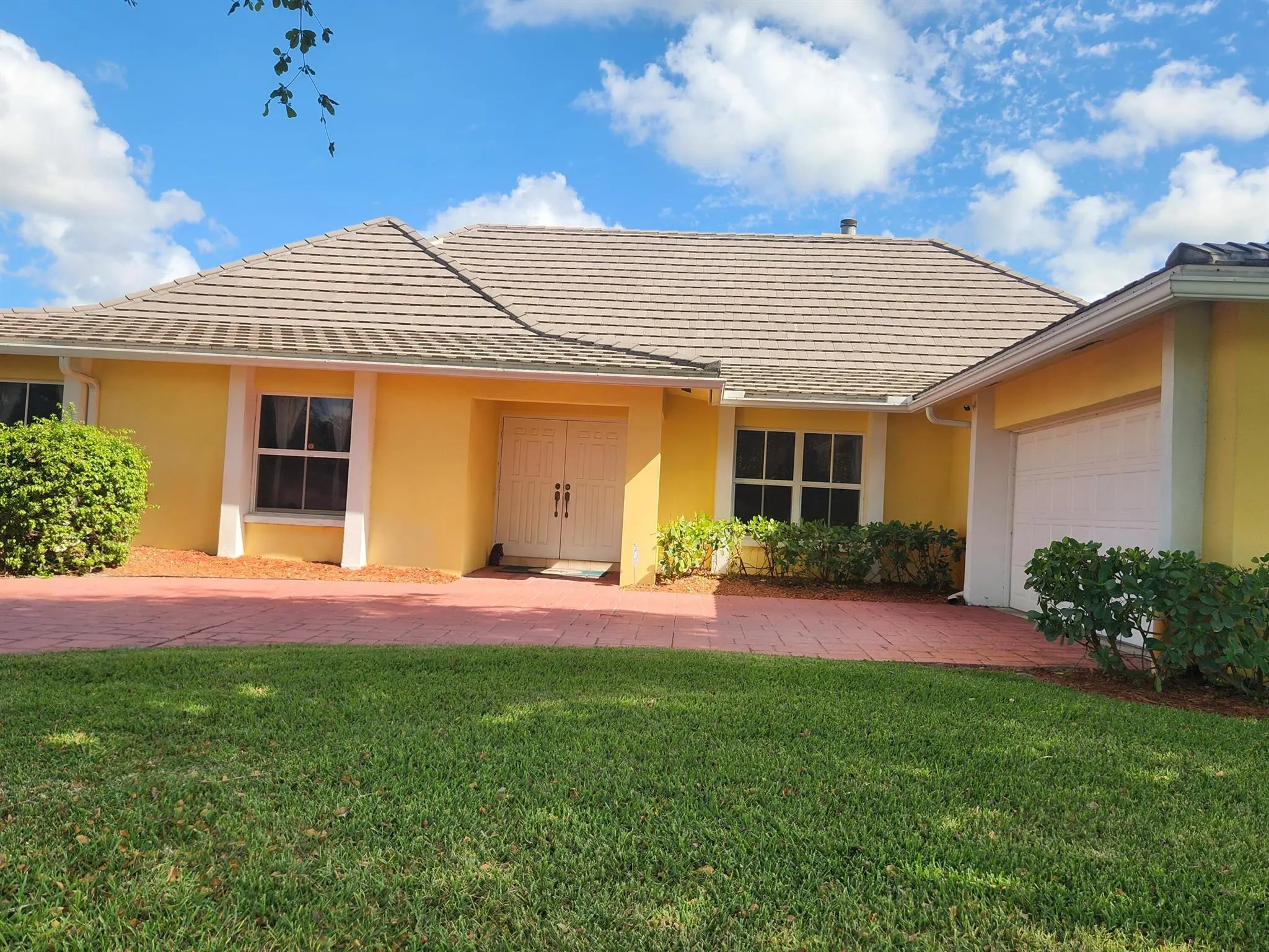 2099 Greenview Cove Drive