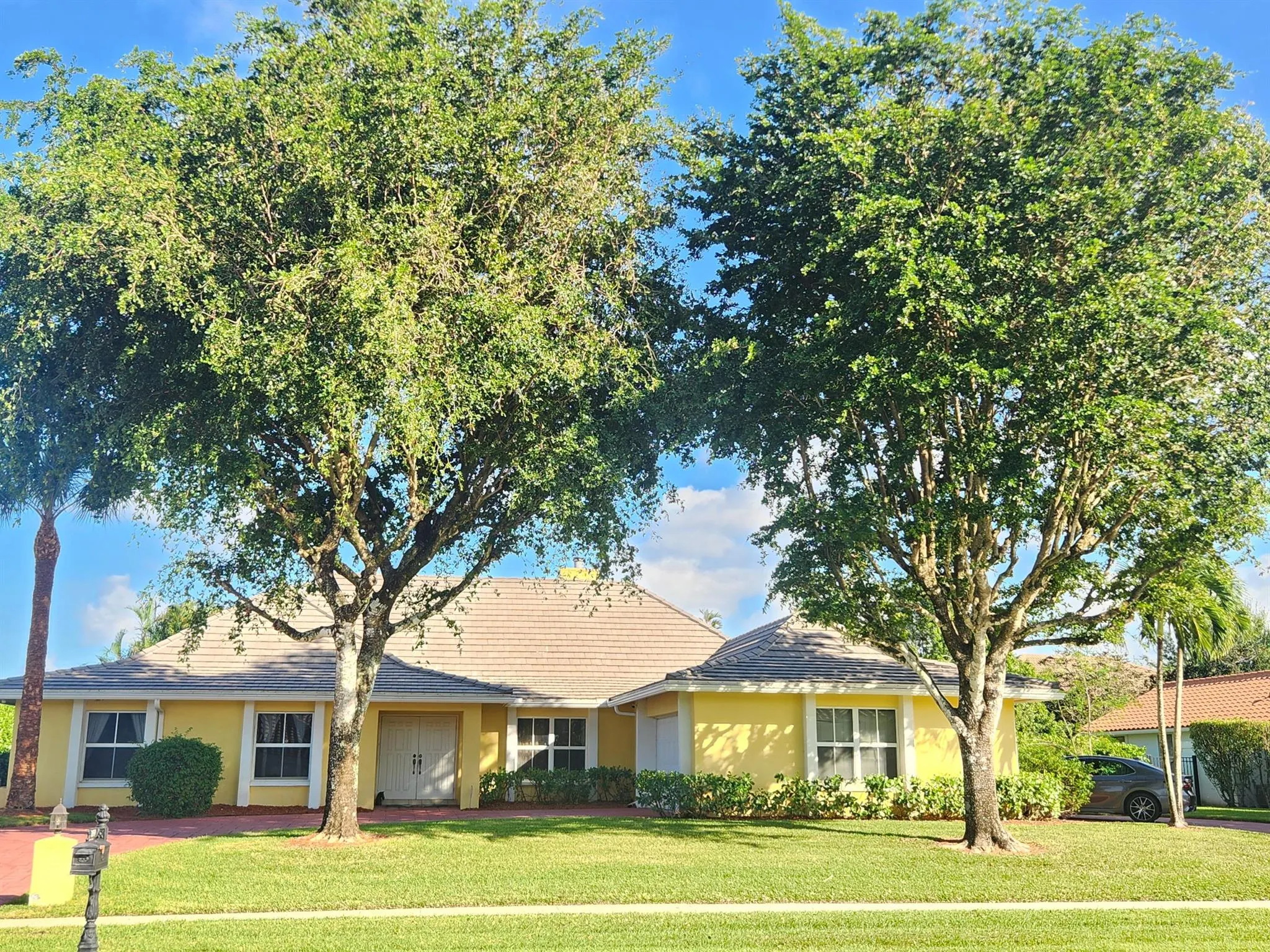 2099 Greenview Cove Drive