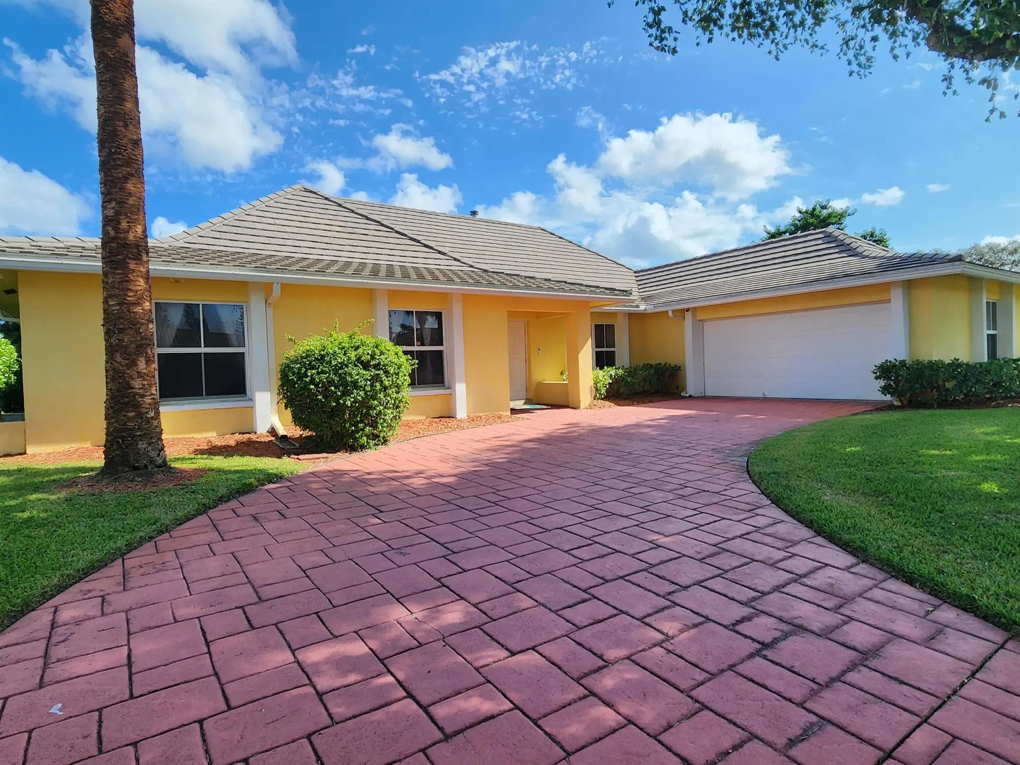 2099 Greenview Cove Drive