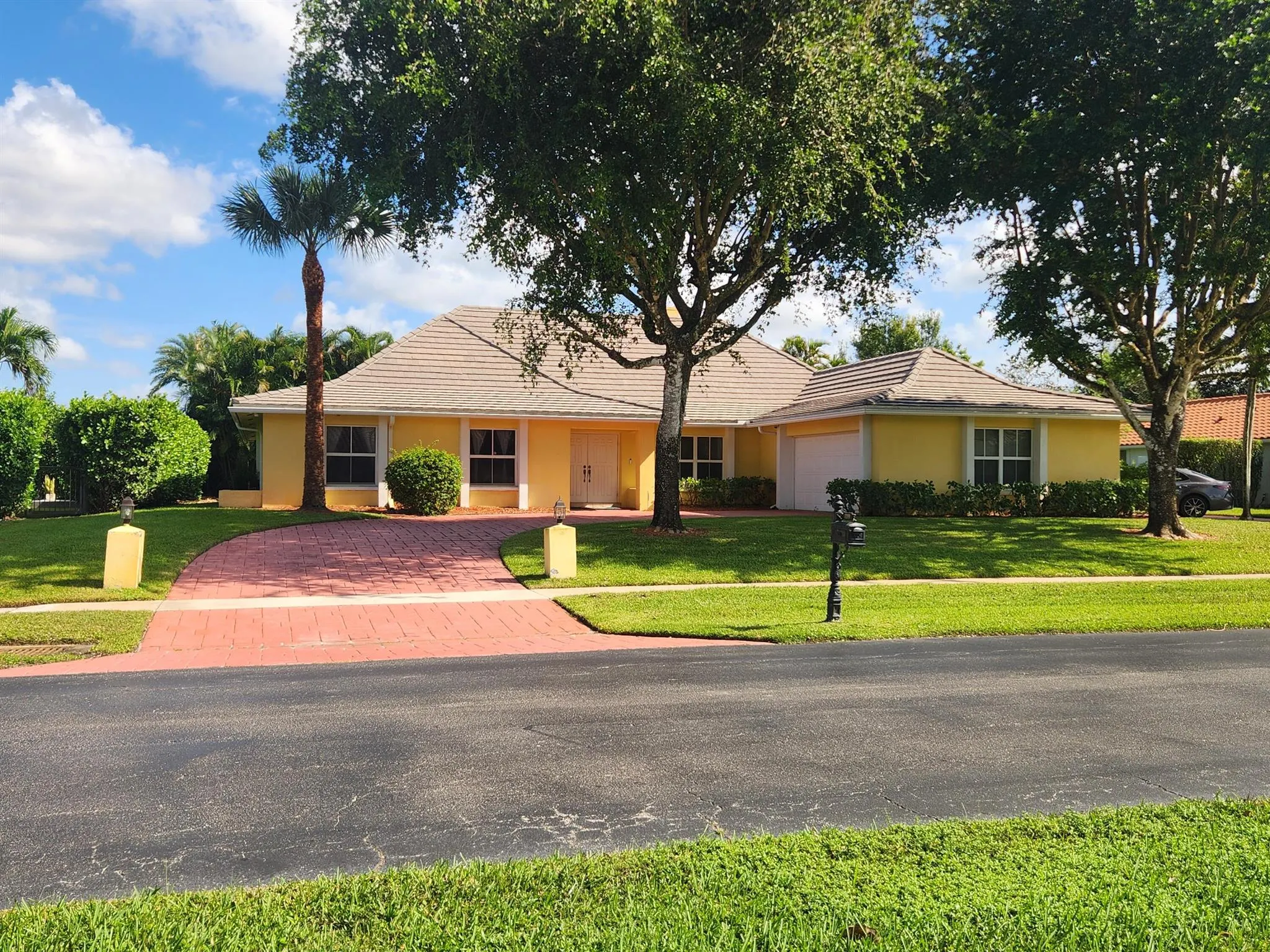 2099 Greenview Cove Drive