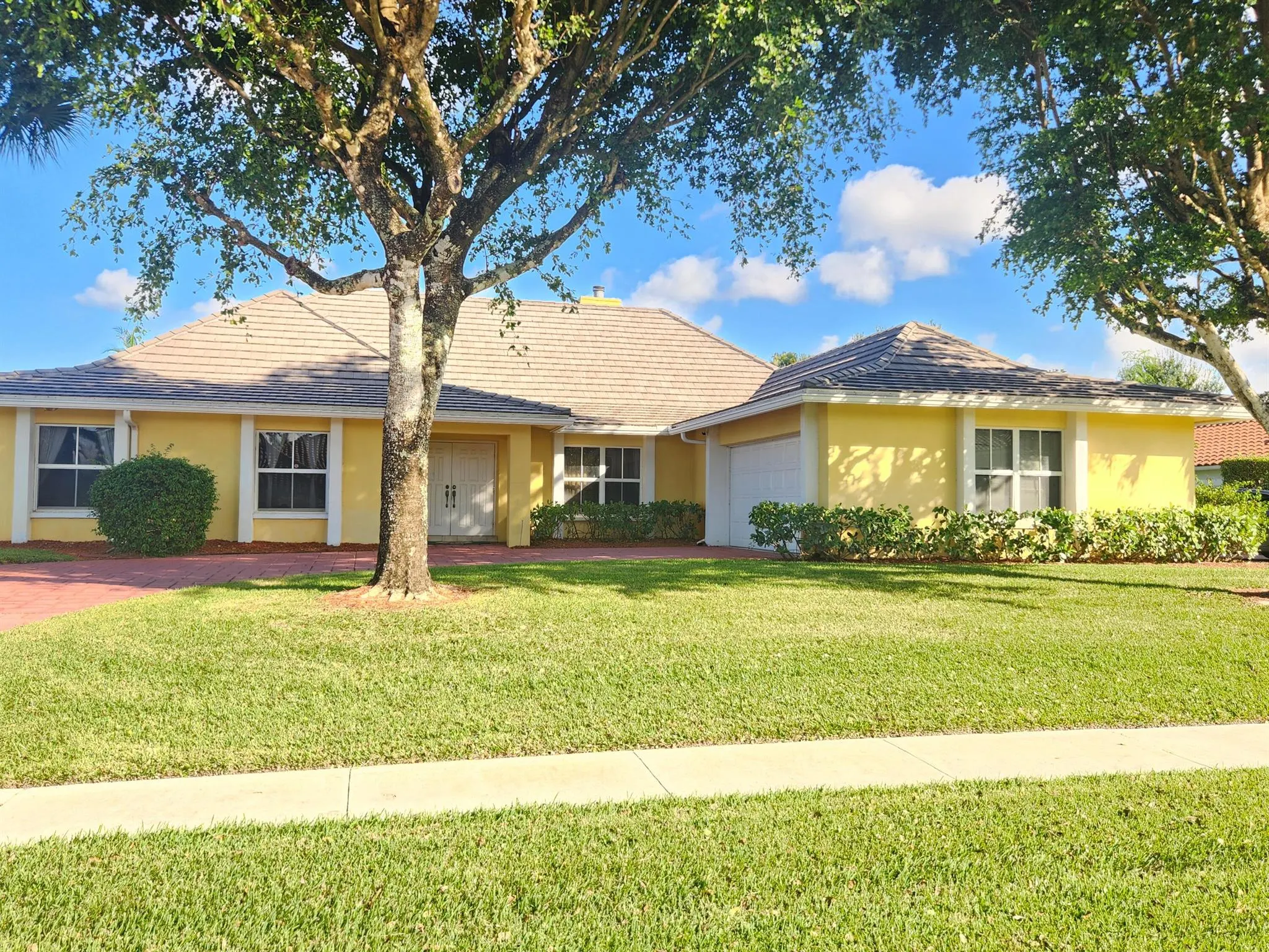 2099 Greenview Cove Drive