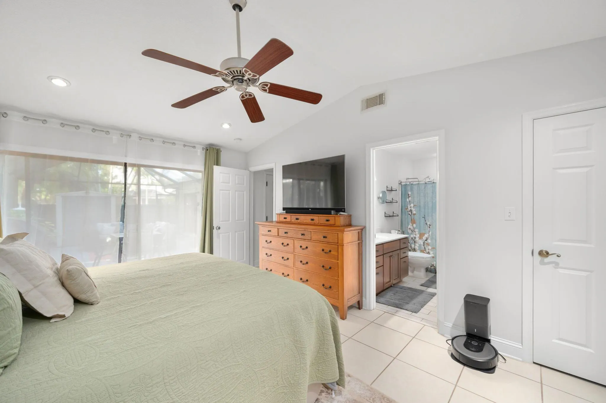 1433 Captains Walk, #18d