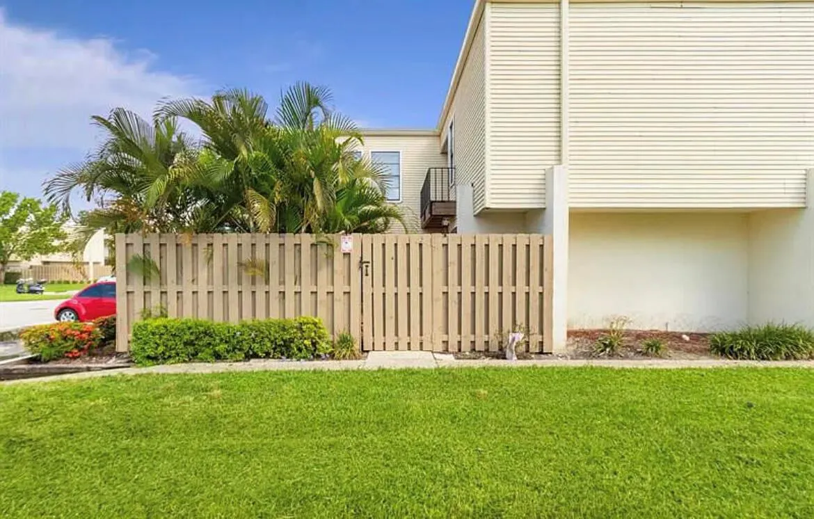 1520 Shaker Circle