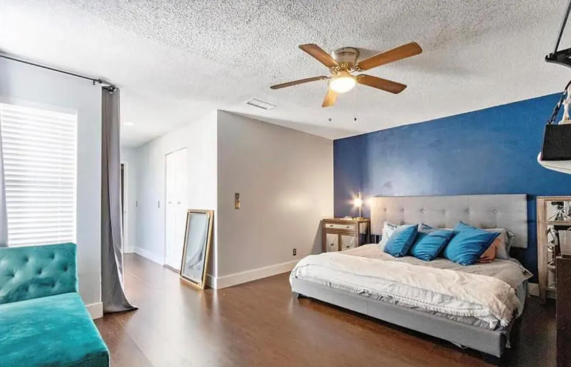 1520 Shaker Circle