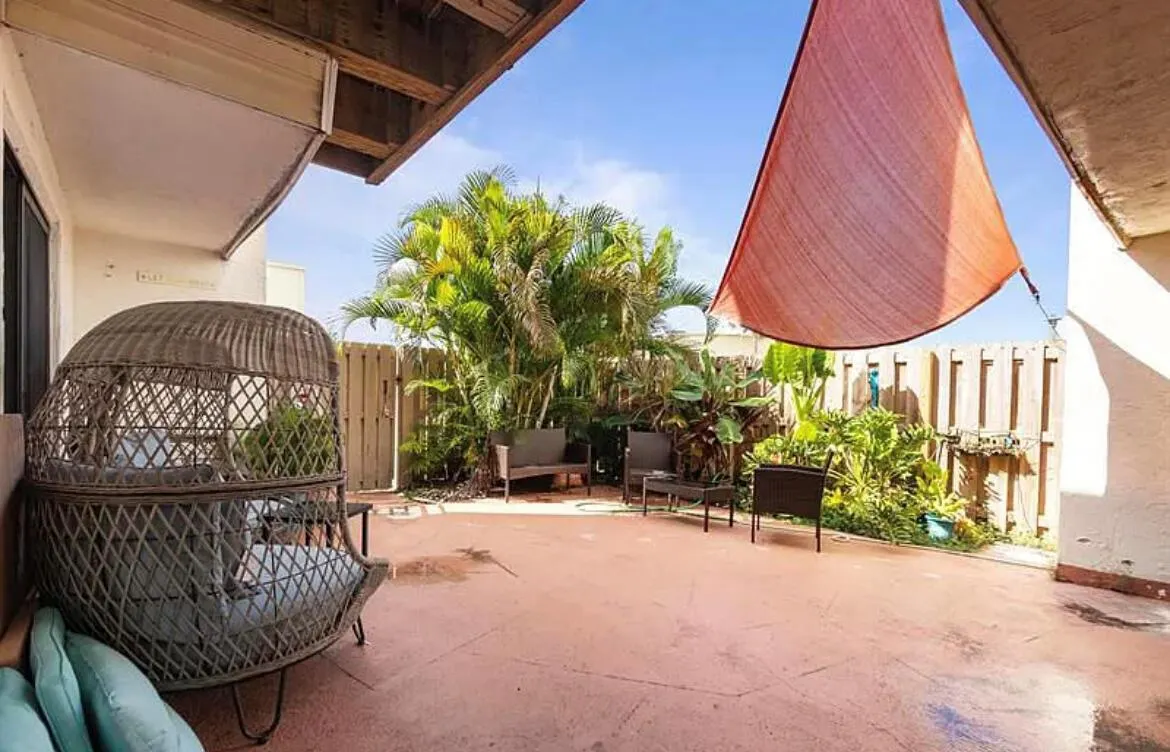1520 Shaker Circle