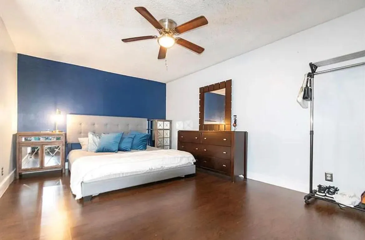1520 Shaker Circle
