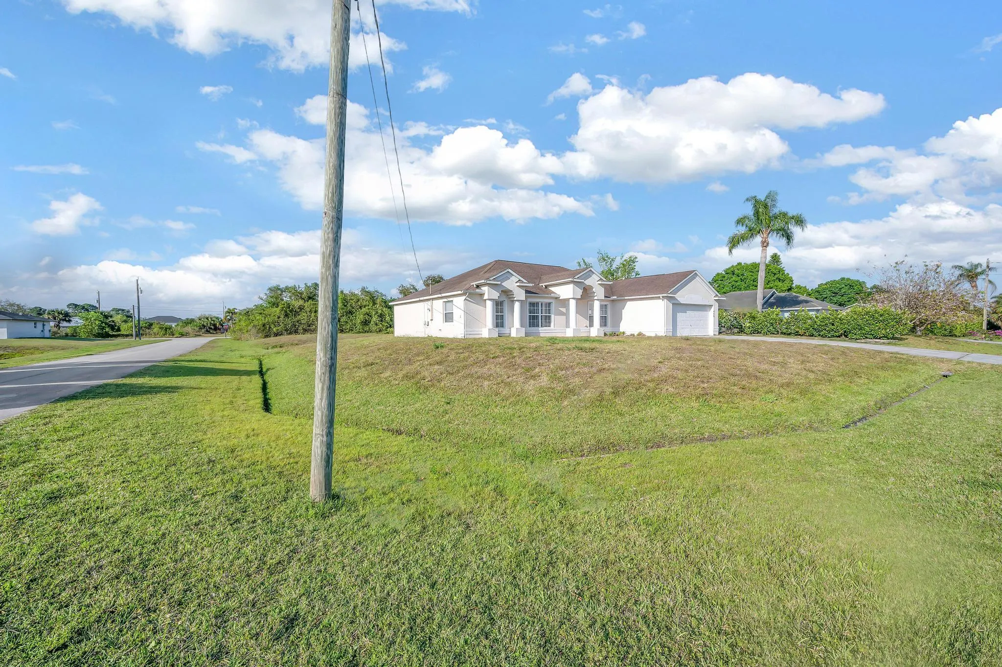 446 SW South Quick Circle