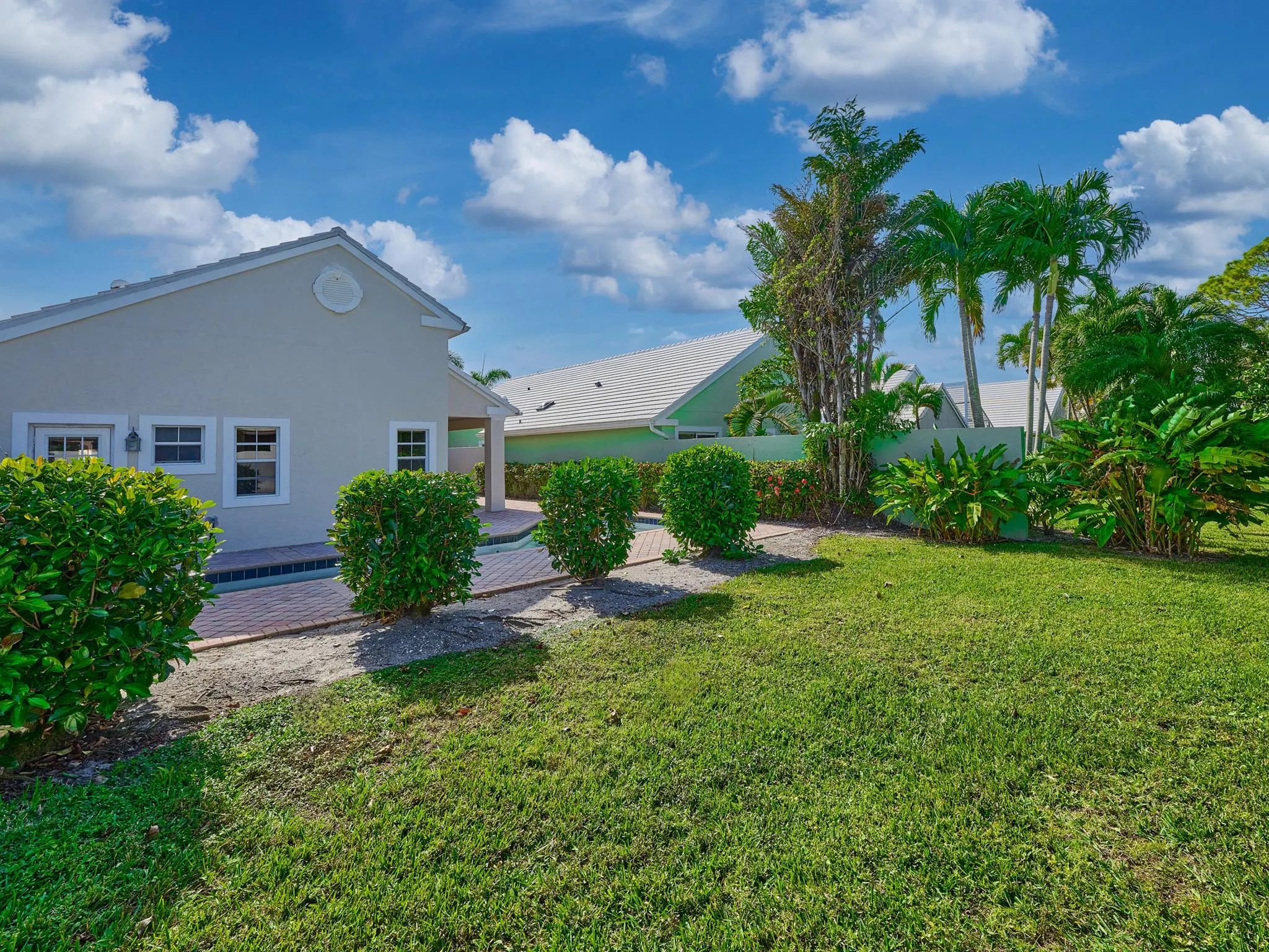9181 Heathridge Drive