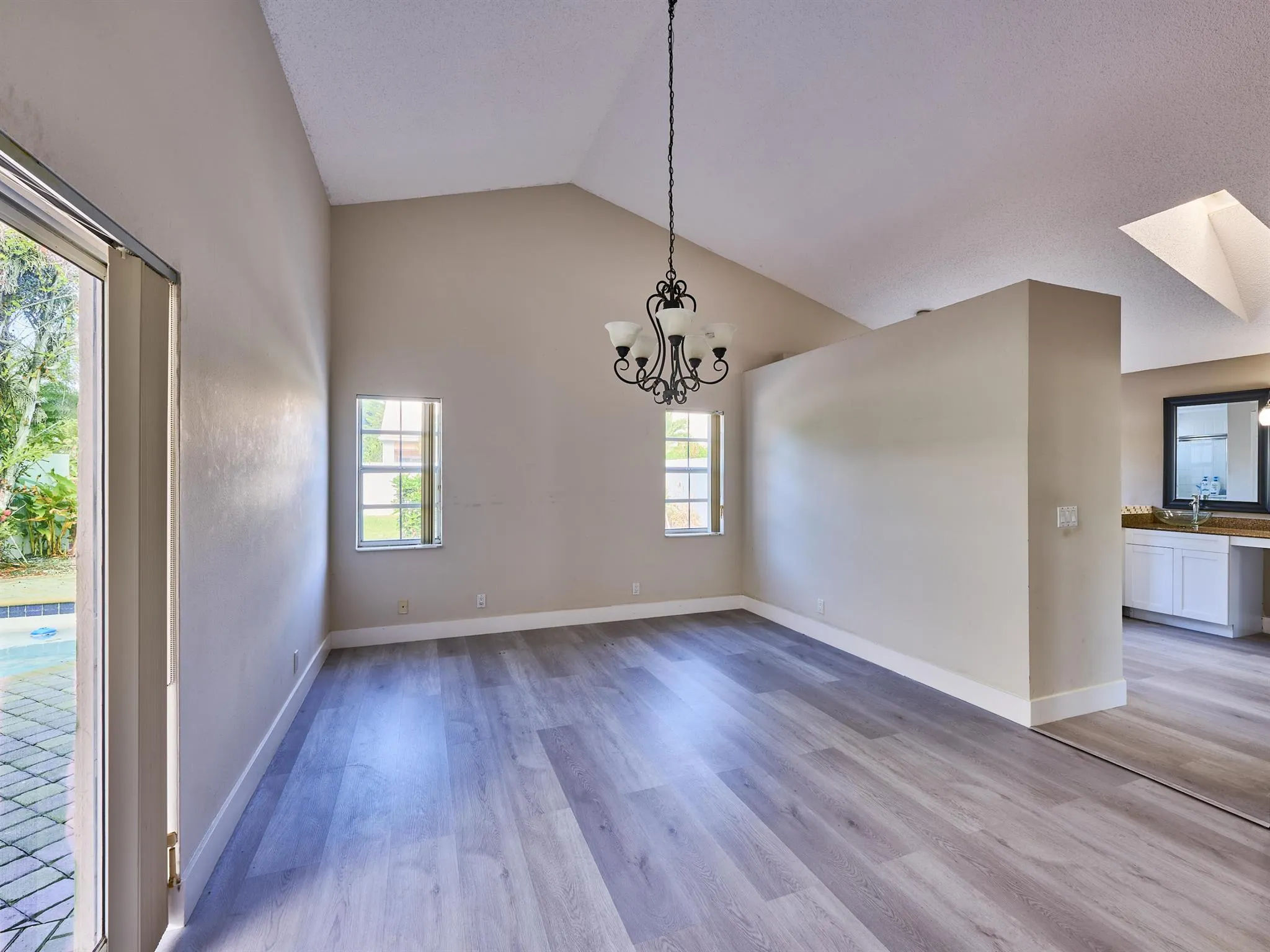 9181 Heathridge Drive